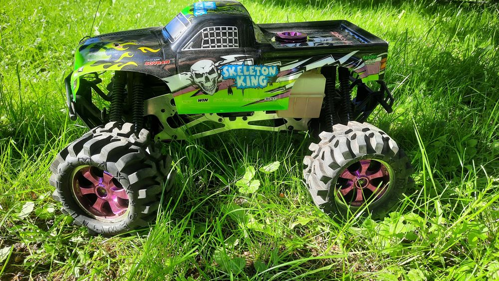 Model samochodu rc spalinowy, HPI Savage 25. bardzo duży.