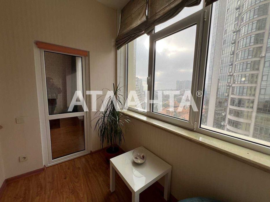 ЖК «1 Жемчужина»: квартира з меблями, технікою та паркінгом