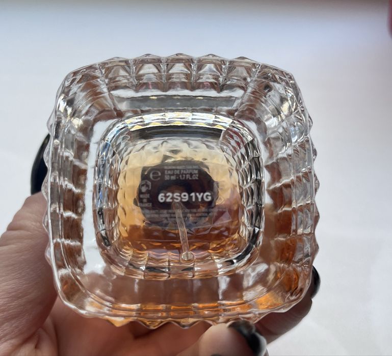 Парфумована вода Valentino Donna Born in Roma