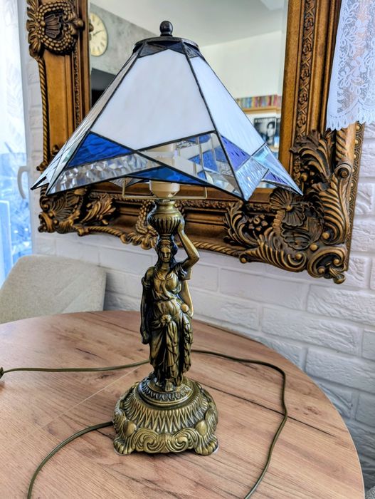 Lampa witrażowa w stylu Tiffany