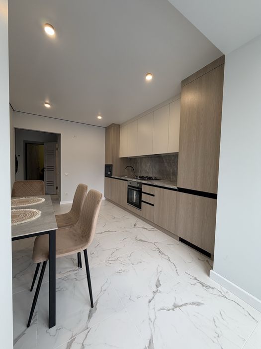 Продаж квартири на Дружбі