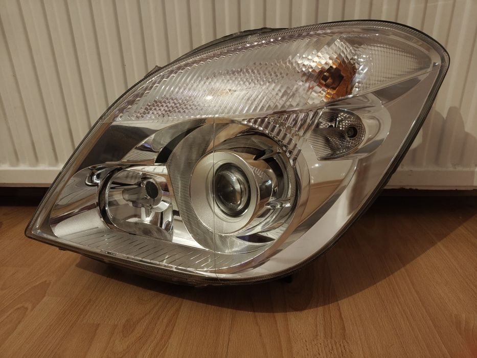 Mercedes Sprinter W906 lampa xenon lewa