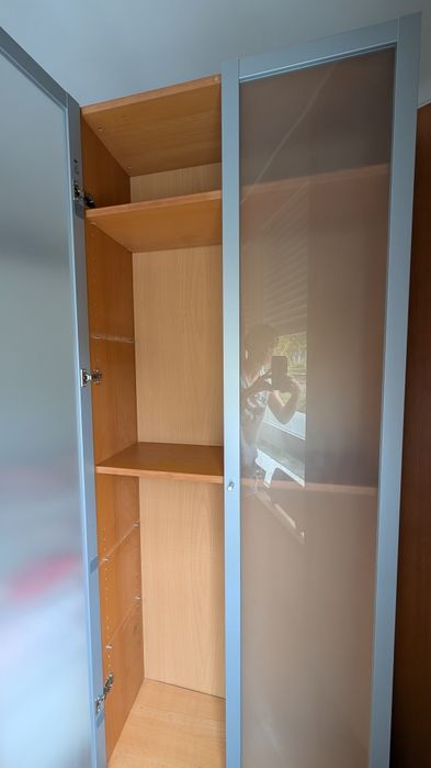 Armário com parteleiras ikea