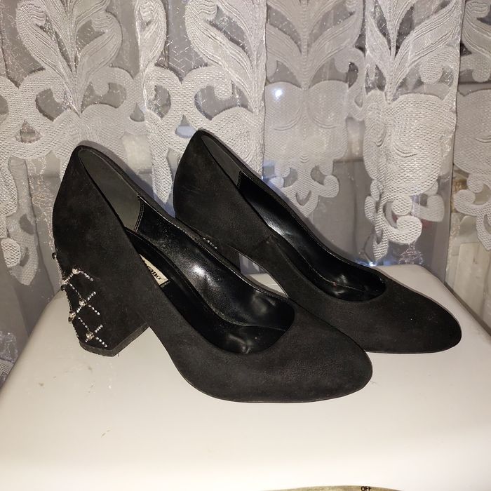 Продам туфли 38 размер чёрные замшевые