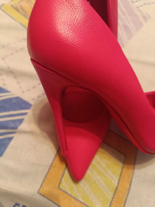 Sapatos marca ALDO n 35 cor fushia