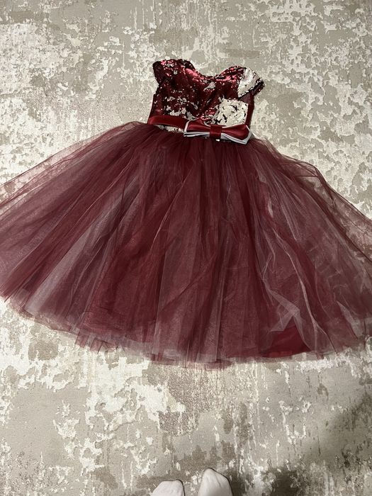 Святкове плаття для дівчинки