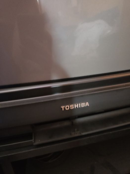 Stary telewizor Toshiba 285D8W