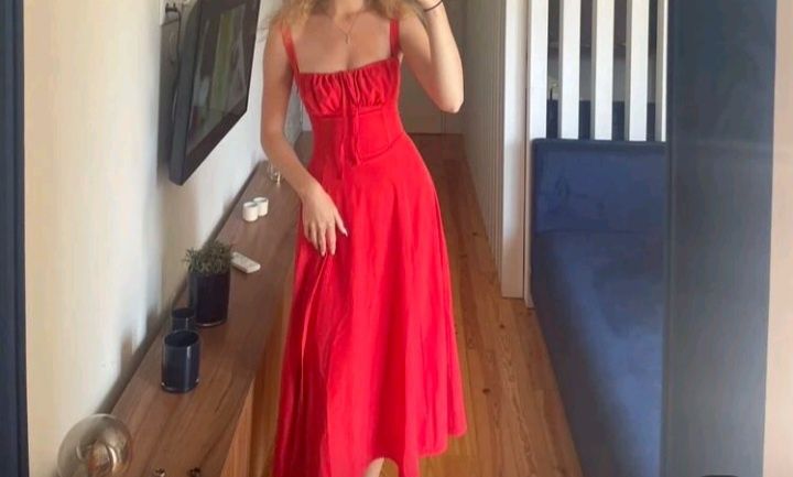 Sukienka czerwona z tyłem wiązana