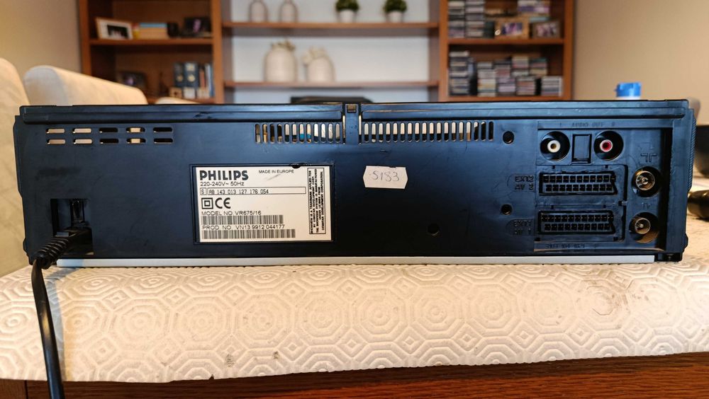 Leitores VHS com avaria Philips VR 675 de 6 cabeças stereo nicam e Sharp a 50 eur e 25 eur