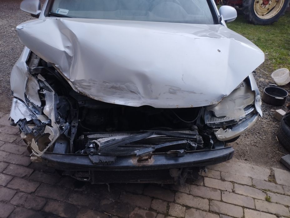 Sprzedam VW golf 5 uszkodzony