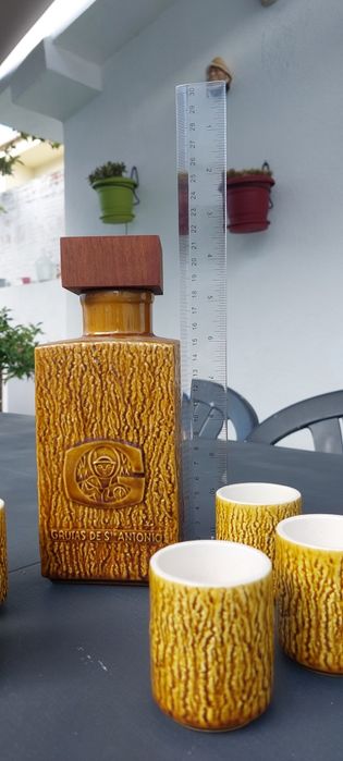 Conjunro garrafa e 6 copos