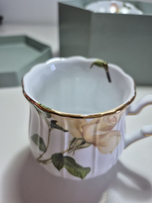 Porcelaine LG, chávena e pires