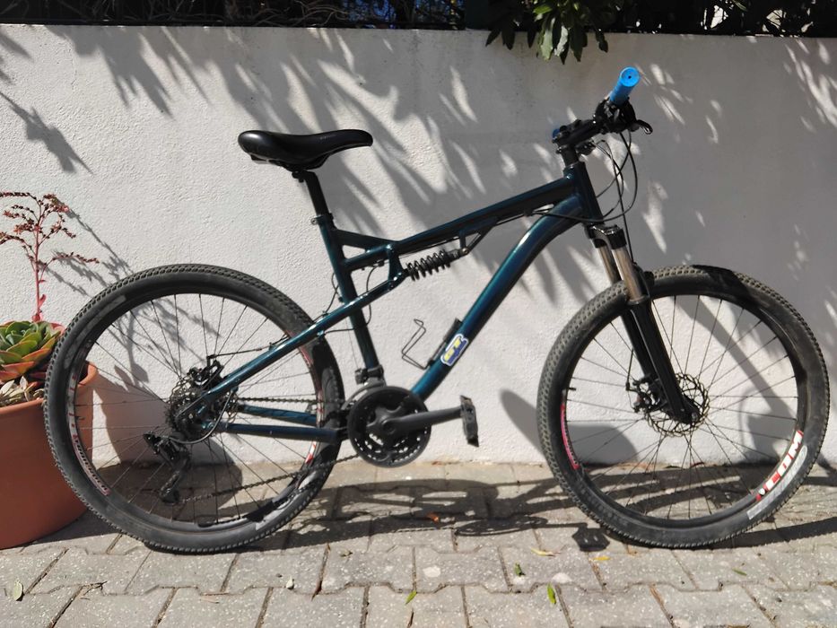 Bicicleta suspensão total