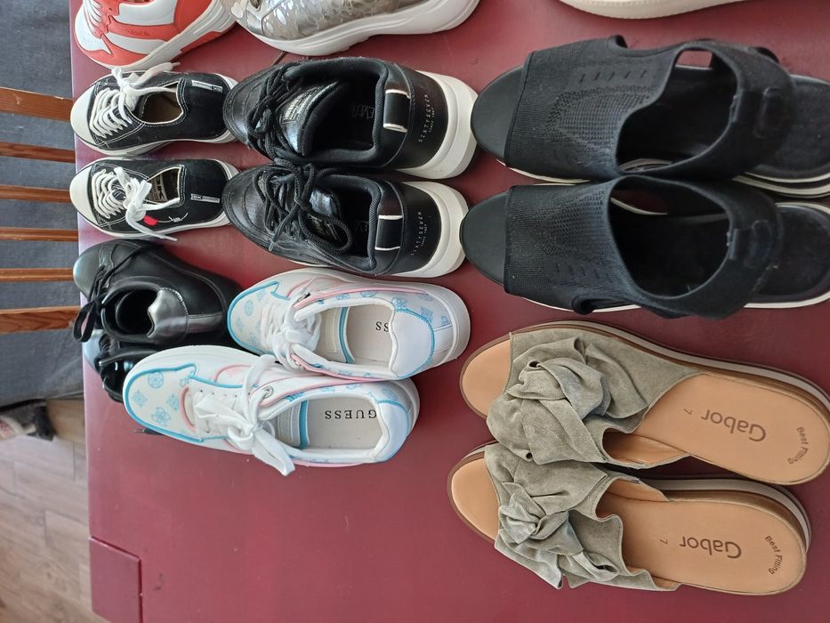 Esprit, Dockers, Guess, Bugatti  inne