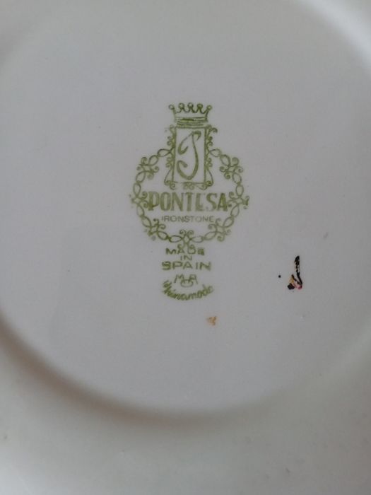 Travessas e pratos com cenas de caça.64752036028802121