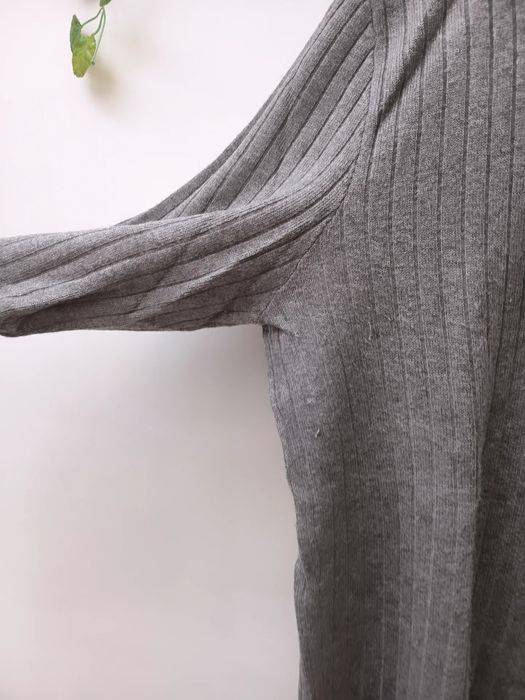 Camisola Cinzenta de Malha Fina de Homem