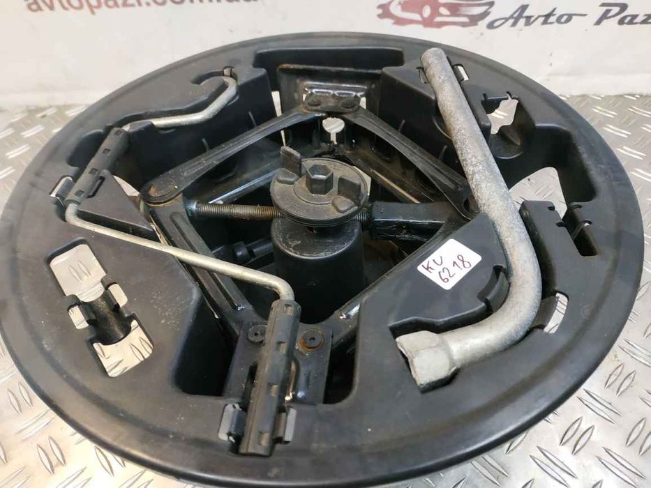 Fiat/Alfa/Lancia Punto 05- Ящик інструментів домкрат ключ KU6218 46796