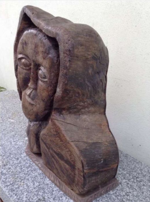 Escultura de madeira