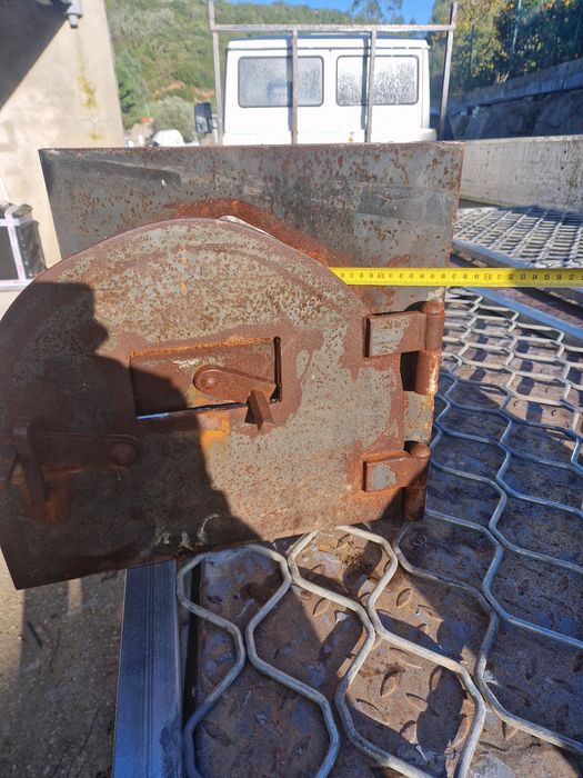 Porta de forno em ferro