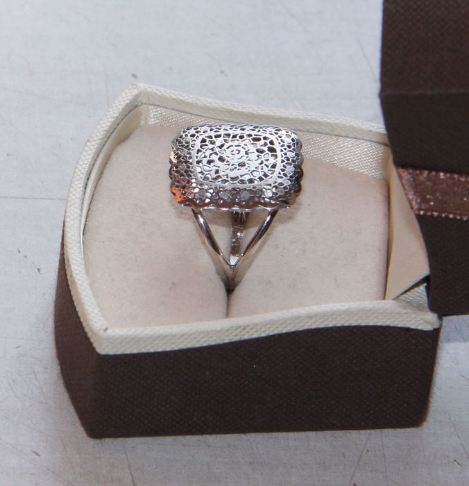 złoty pierścionek w. kruk złoto 585 białe kwiatek ażurowy kwiat