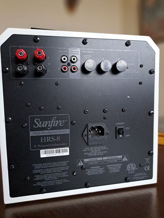 Sunfire HRS-8 сабвуфер Subwoofer Белый рояльный лак. 22÷100Гц/1000 Вт