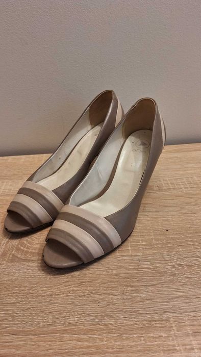 Buty na obcasie ze skóry