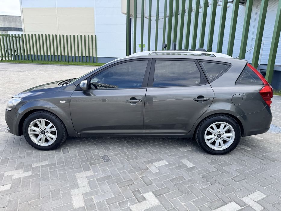 Kia Ceed 2011 года 1,6 crdi