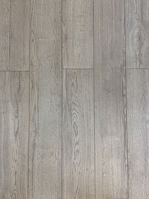 РОЗПРОДАЖ • Якісний німецький ламінат