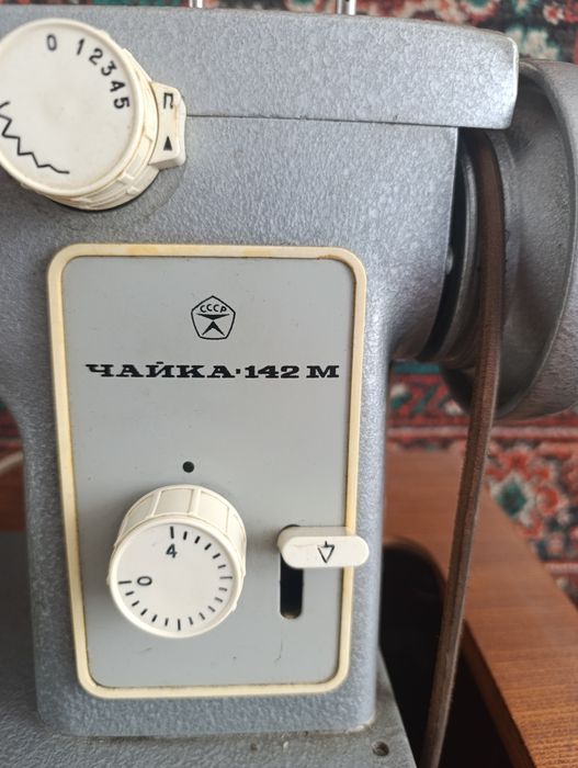 Швейная машинка чайка 142м