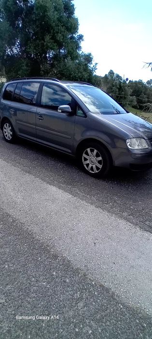VW touran 1900 à Direita matrícula Portuguesa