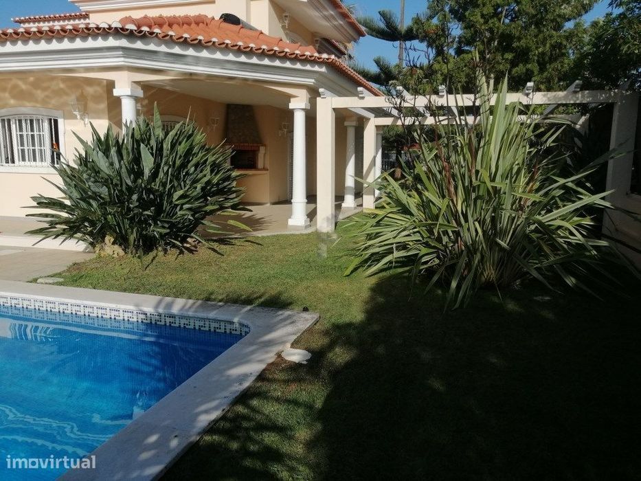 Villa da Escada Branca 
6 SPACIOUS SUITES, each with built-in wardrobes