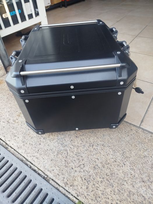 Givi trekker outback 42 lt +base suporte givi