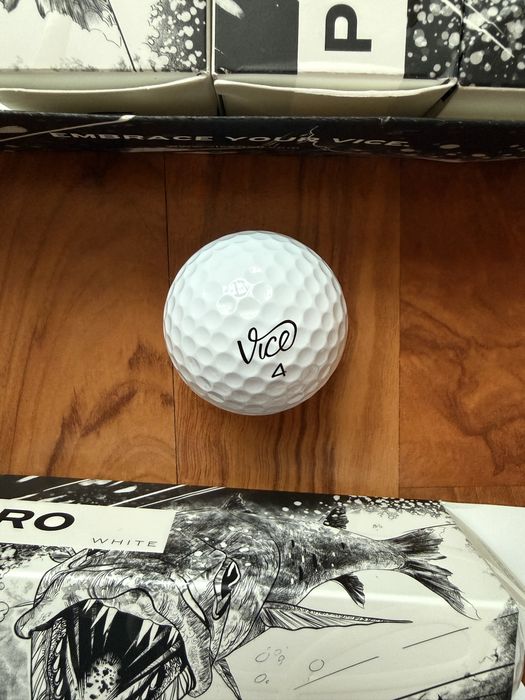 Мʼячі для гольфу Vice golf pro white