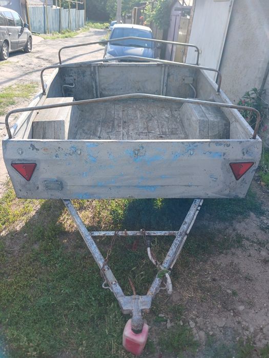 Продам три причепи до легкового автомобіля а гарному стані,один алюмінівий .торг
