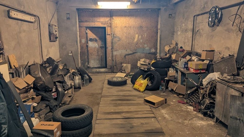 Великий гараж порядка 40кв у автокооперативі АК 16