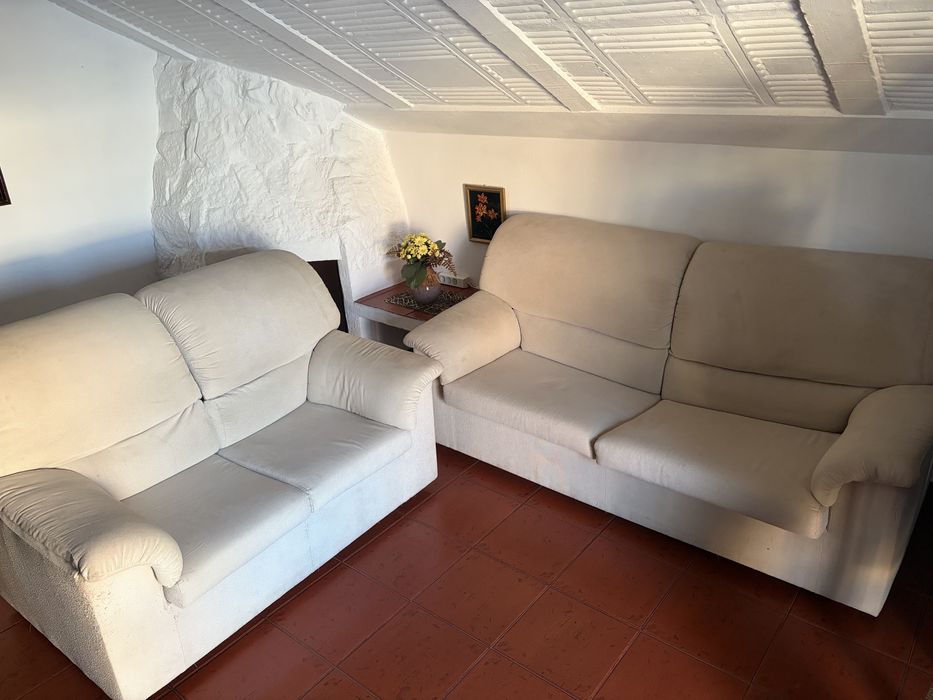 Conjunto de dois sofás creme bege
