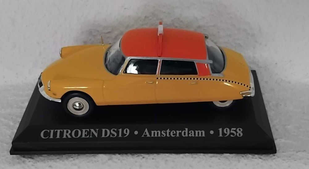 Citroen. DS-19 taxi Amsterdam 1958.  London-Sydney 1968.  Monte Carlo 1959.  DS-19 1956. Solido. 25€/cada,   Vendo miniaturas da minha coleção 1/43.