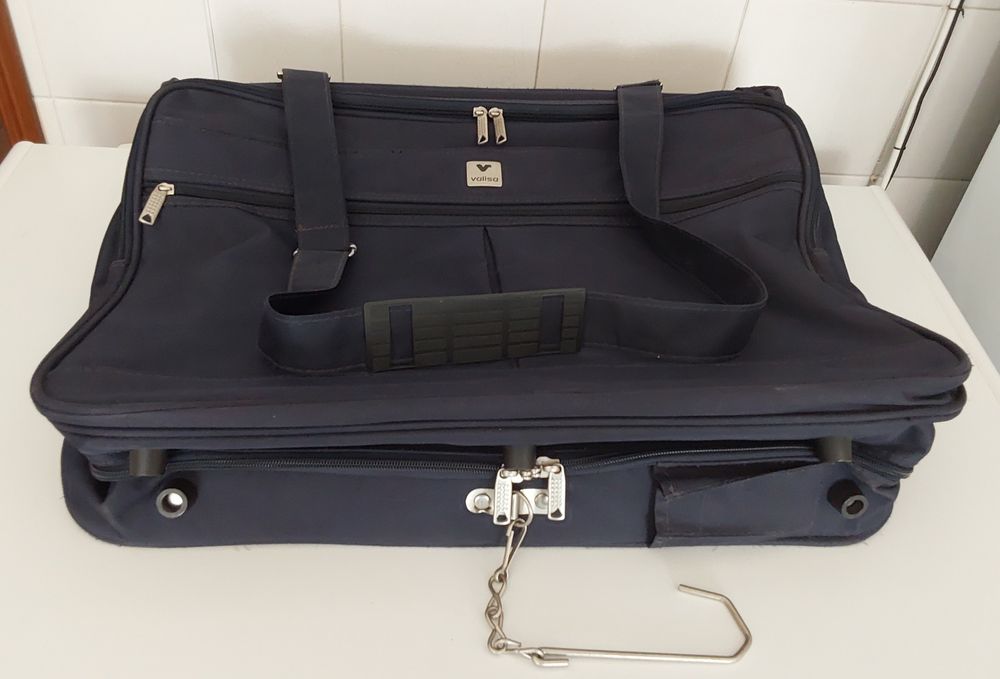 MALA DE VIAGEM DE CABINE COM PORTA FATOS.Viagem,Mudanças,Passeio.