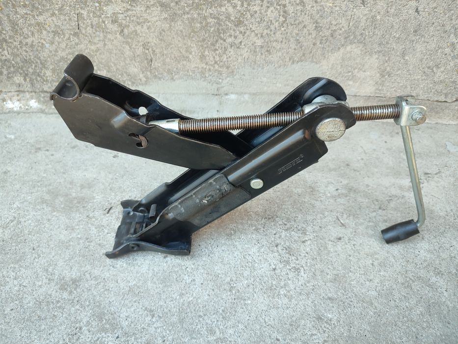 Домкрат Volvo S60(00-09) V70 p2(00-07) S80(98-06) Вольво