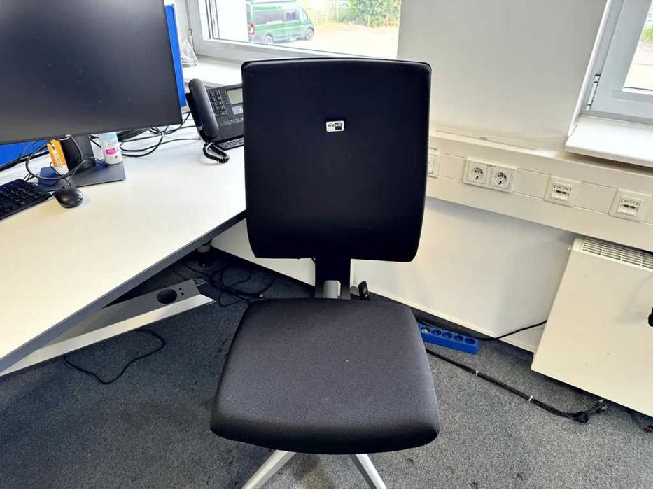 Biurko marki ASSMANN Solidne