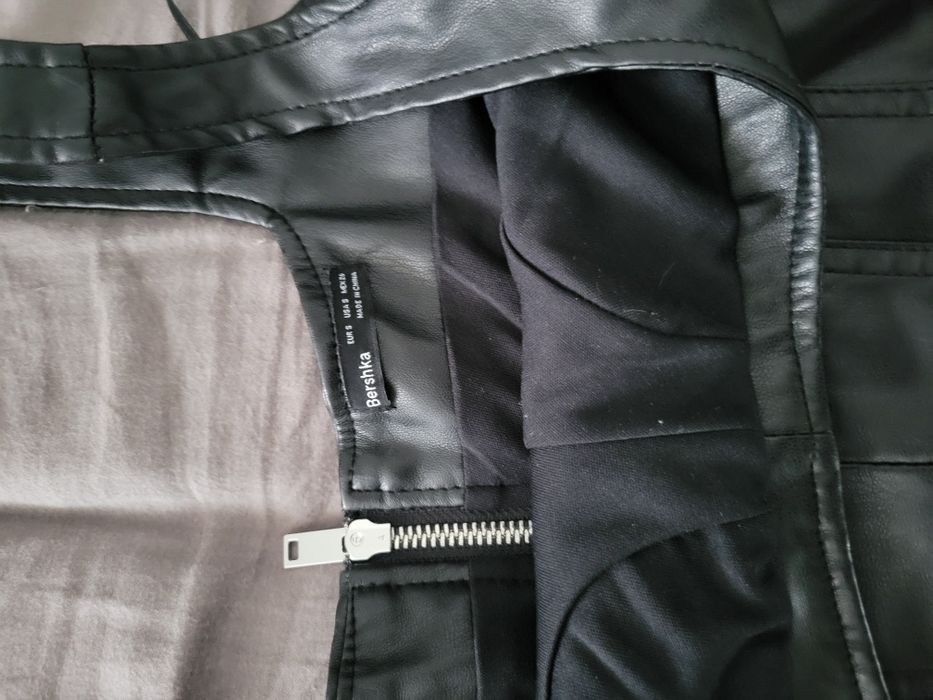 Vestido de cabedal