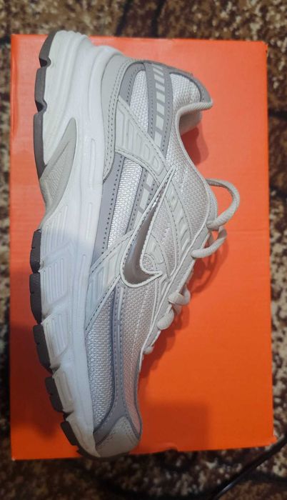 Nike Initiator Phantom Light Bone