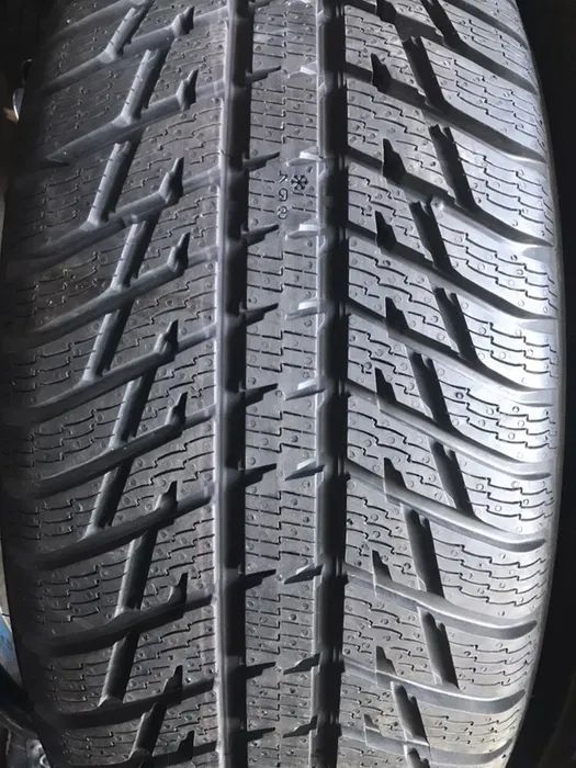 Купити різношорокий комплект зимових БУ шин резини 275/35R19+245/40R19