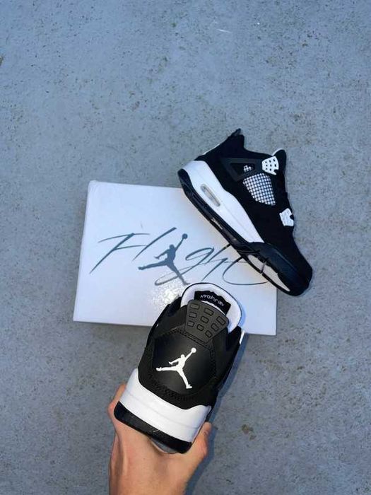 Jordan 4 Retro White Thunder R.40