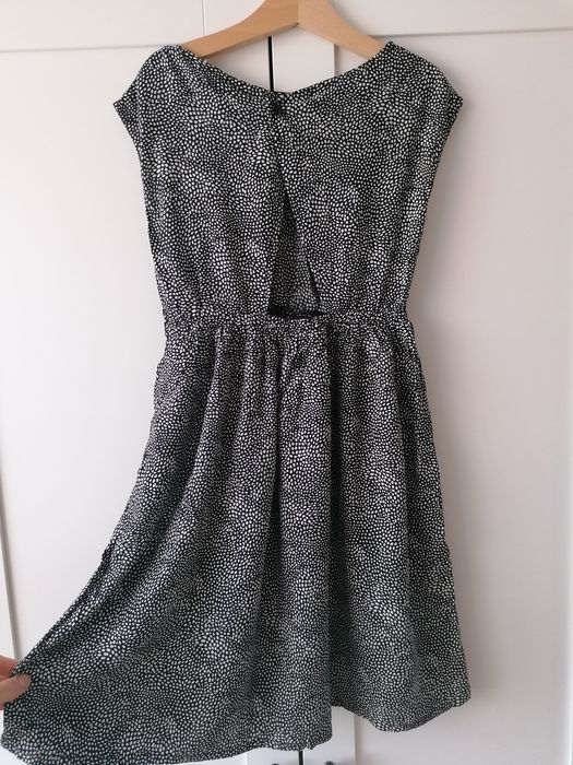 Śliczna sukienka biało czarna 128