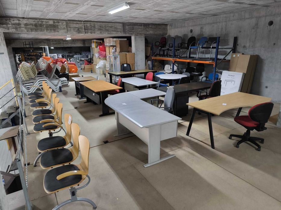 Secretária em L com 1.60x1.60 cinza usada