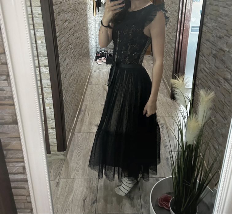 czarna tiulowa sukienka