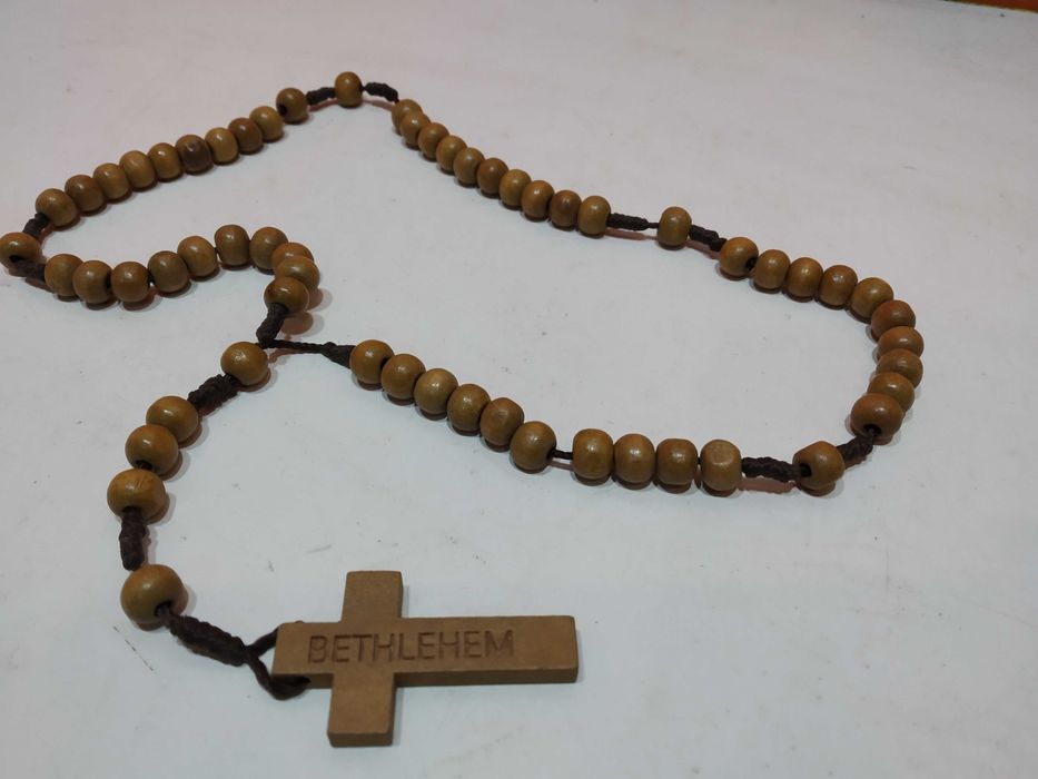 Różaniec z drewna oliwnego przywieziony z Bethlehem - poświęcony.