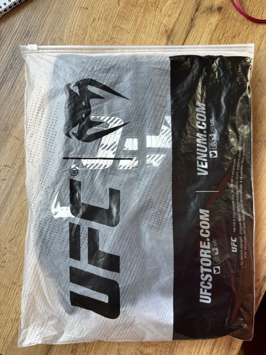 Жіноча кофта UFC на блискавці