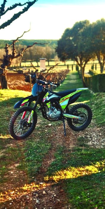 Motocross.    250